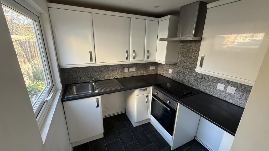 Lot: 133 - VACANT END-TERRACE HOUSE - Inside image of kitchen from lobby
